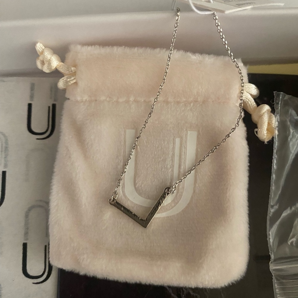 NWT! Uncommon James V Necklace